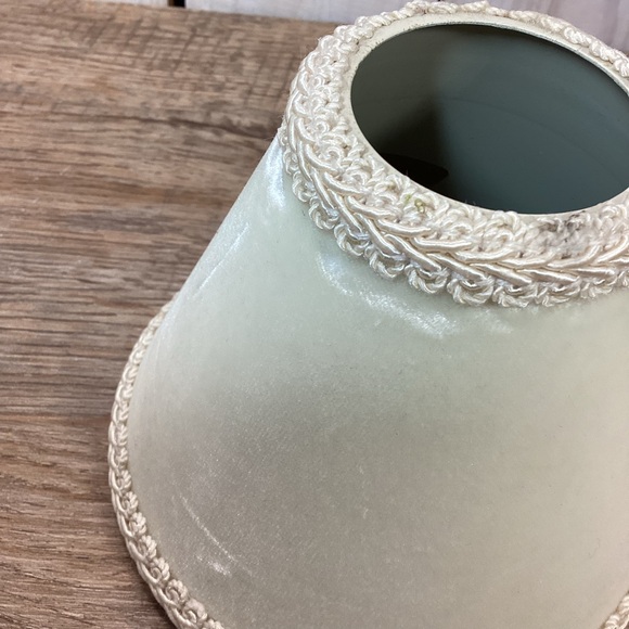 PartyLite Grand Paragon Tealight Lamp with Metal Ivory Velvet Shade - Picture 8 of 12